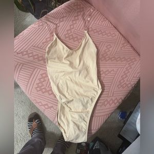 Capezio x-s ( 2-4) female leotard